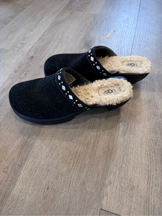 UGG Shoes - UGG Australia Women's Fiona Black Suede Shearling Platform Studded Clogs Size 8